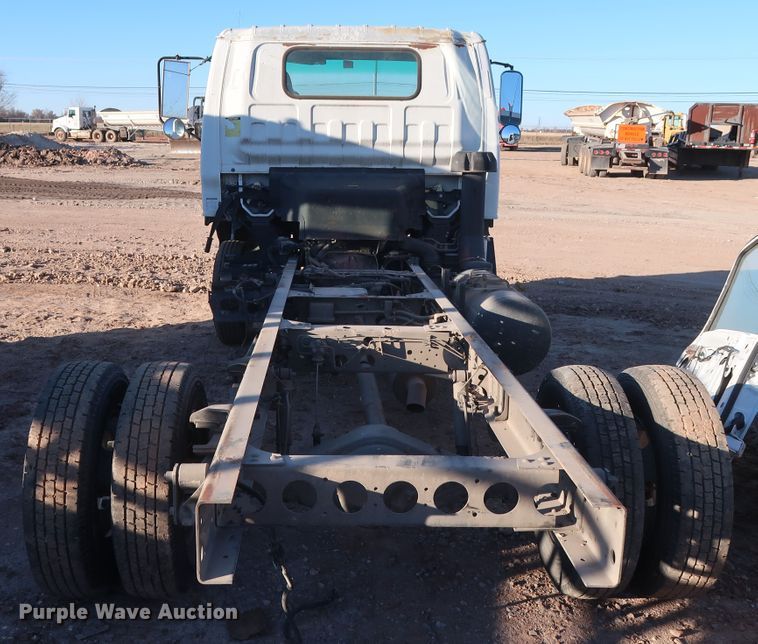 image for item GD9928 2006 GMC W3500 truck cab and chassis