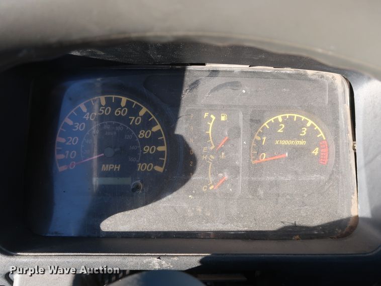 image for item GD9928 2006 GMC W3500 truck cab and chassis