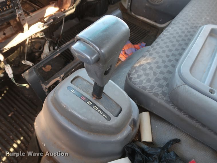 image for item GD9928 2006 GMC W3500 truck cab and chassis