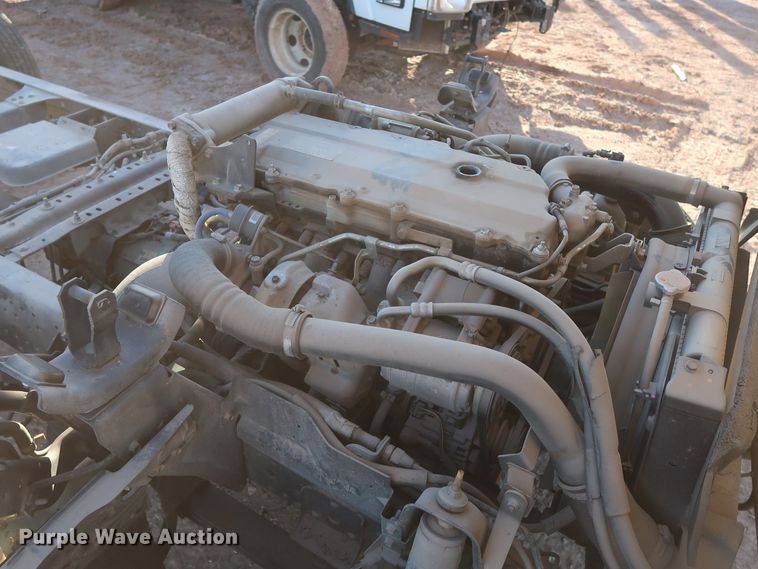 image for item GD9928 2006 GMC W3500 truck cab and chassis