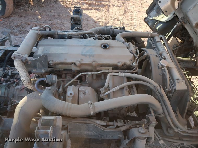 image for item GD9928 2006 GMC W3500 truck cab and chassis