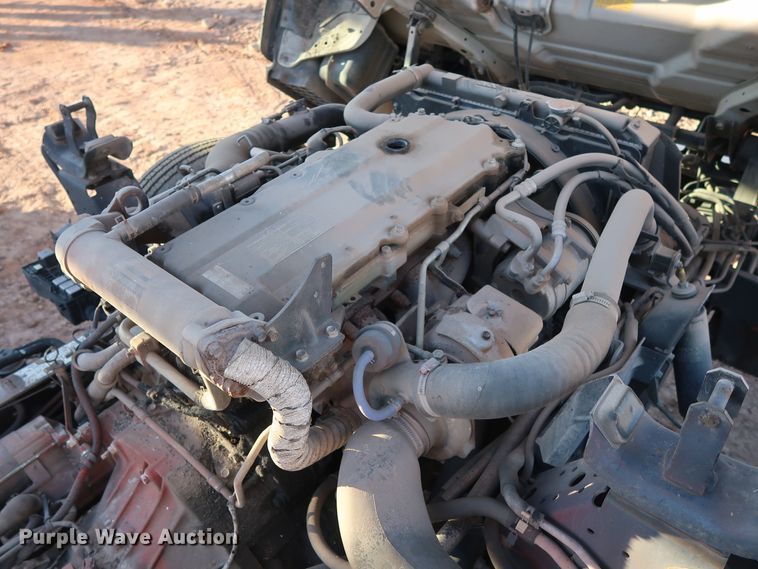 image for item GD9928 2006 GMC W3500 truck cab and chassis