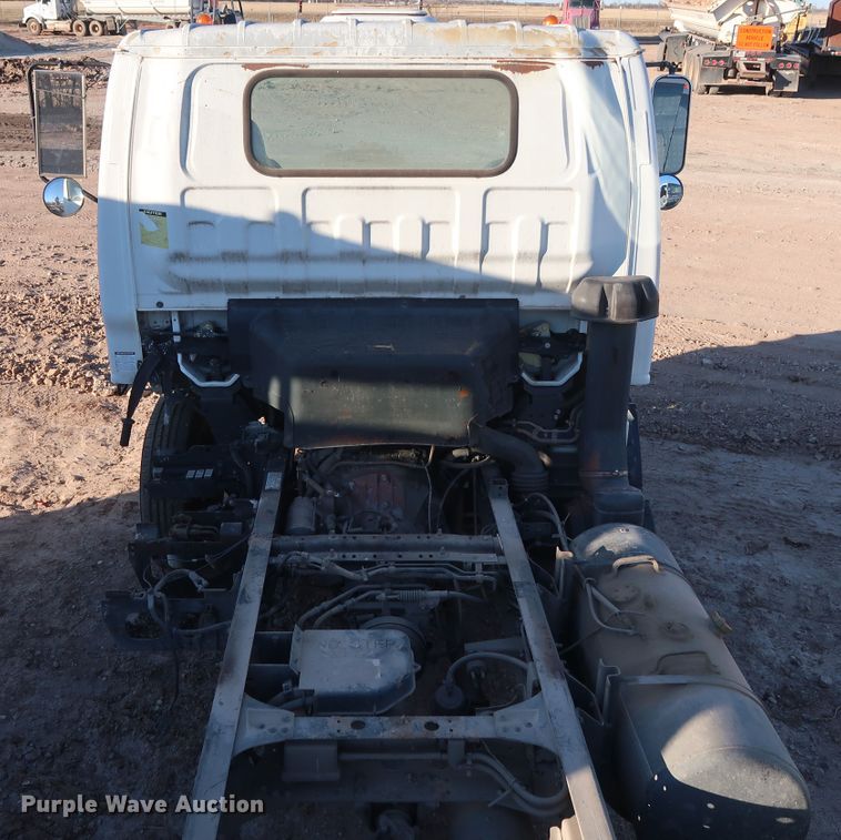 image for item GD9928 2006 GMC W3500 truck cab and chassis