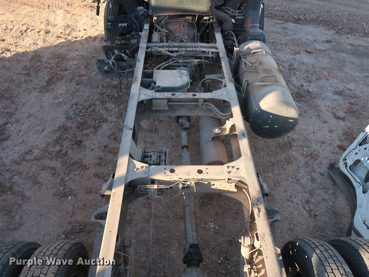 image for item GD9928 2006 GMC W3500 truck cab and chassis