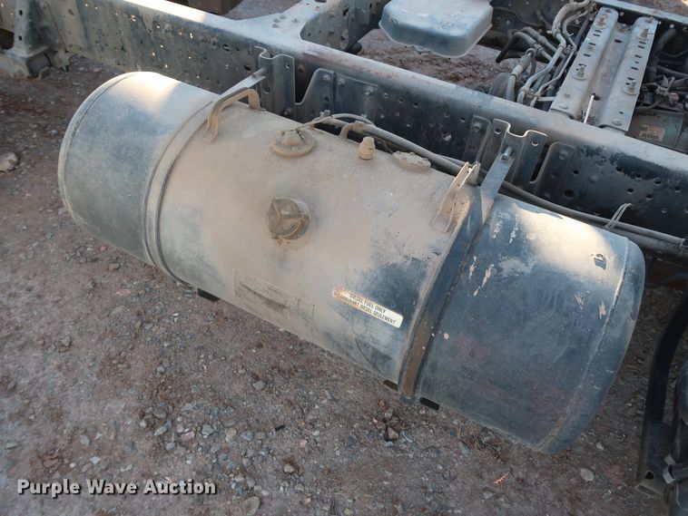 image for item GD9928 2006 GMC W3500 truck cab and chassis