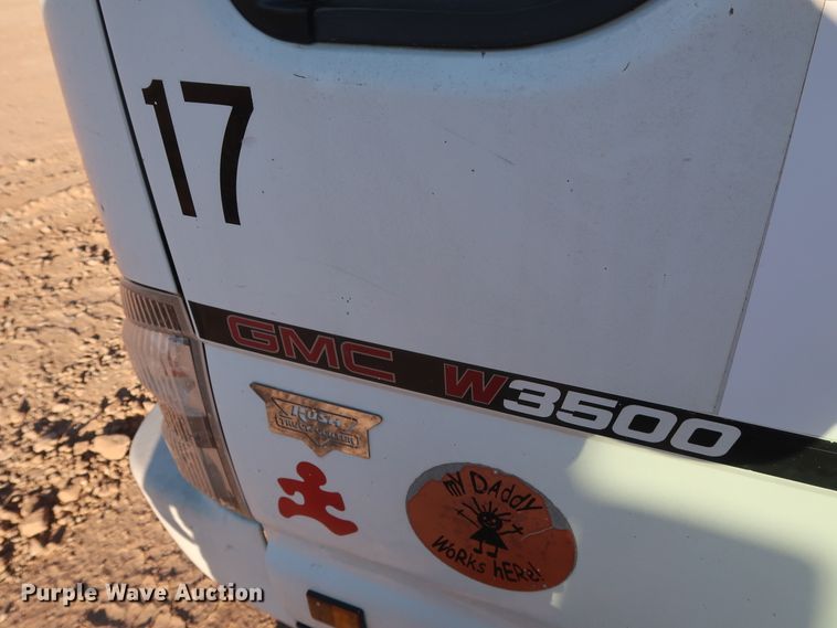 image for item GD9928 2006 GMC W3500 truck cab and chassis