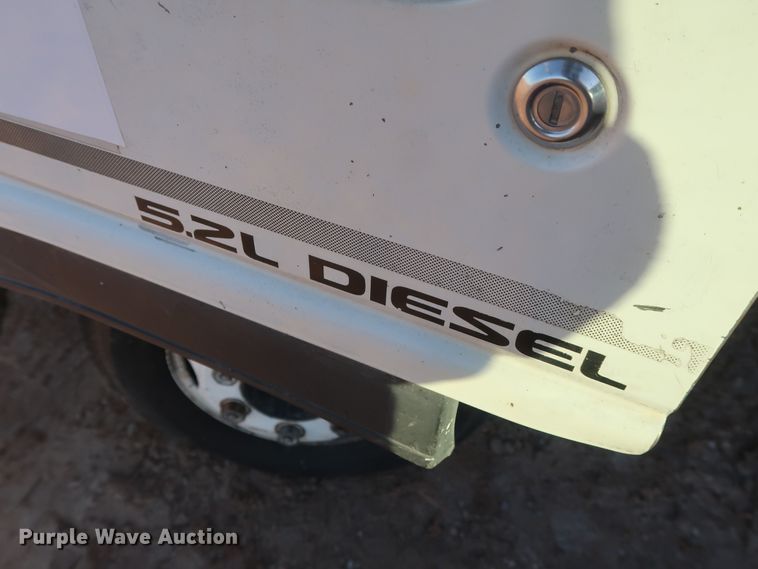 image for item GD9928 2006 GMC W3500 truck cab and chassis