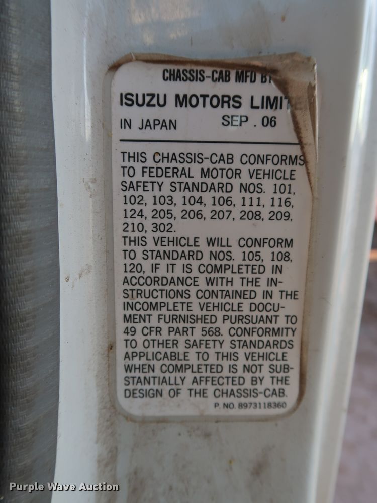 image for item GD9928 2006 GMC W3500 truck cab and chassis