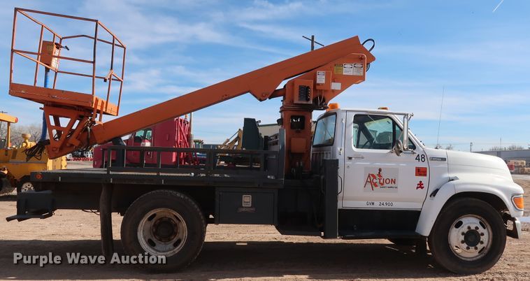 image for item GD9932 1997 Ford F800 bucket truck