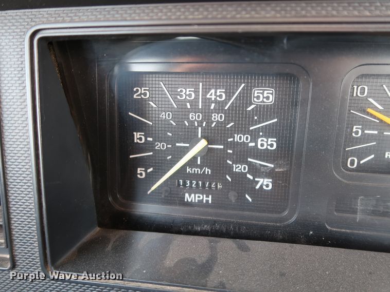 image for item GD9932 1997 Ford F800 bucket truck