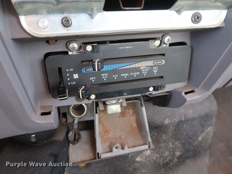 image for item GD9932 1997 Ford F800 bucket truck