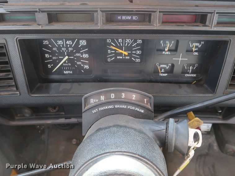 image for item GD9932 1997 Ford F800 bucket truck