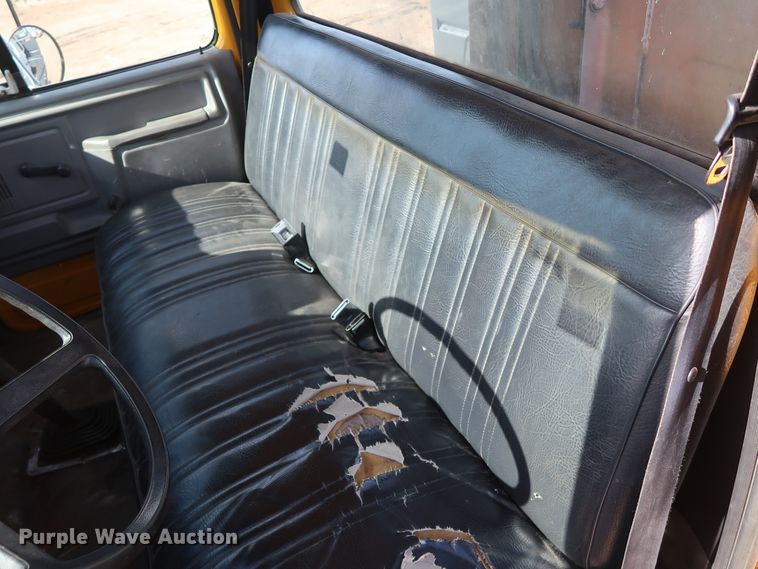 image for item GD9932 1997 Ford F800 bucket truck