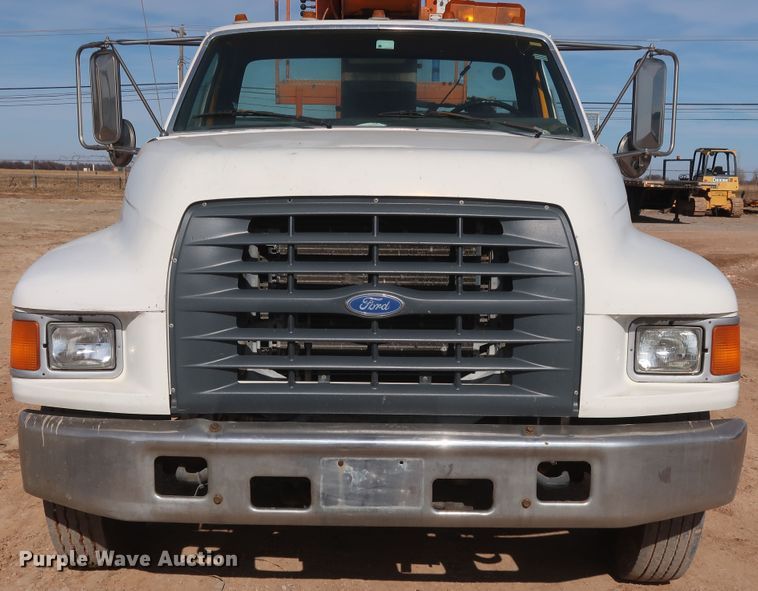 image for item GD9932 1997 Ford F800 bucket truck