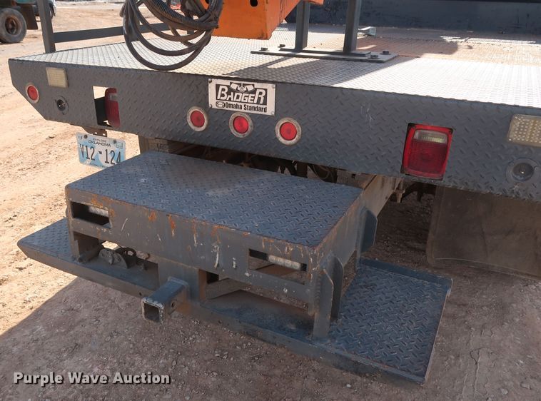 image for item GD9932 1997 Ford F800 bucket truck