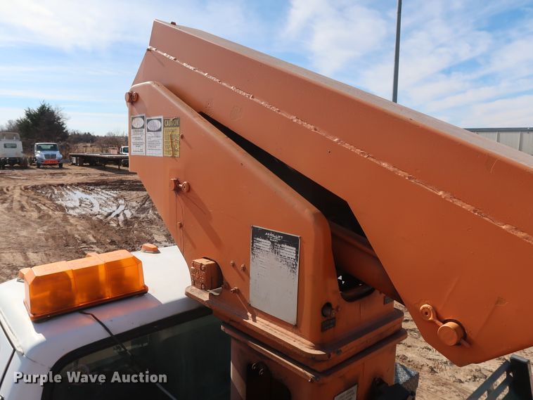 image for item GD9932 1997 Ford F800 bucket truck