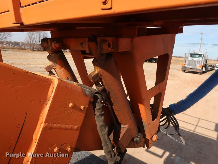 image for item GD9932 1997 Ford F800 bucket truck