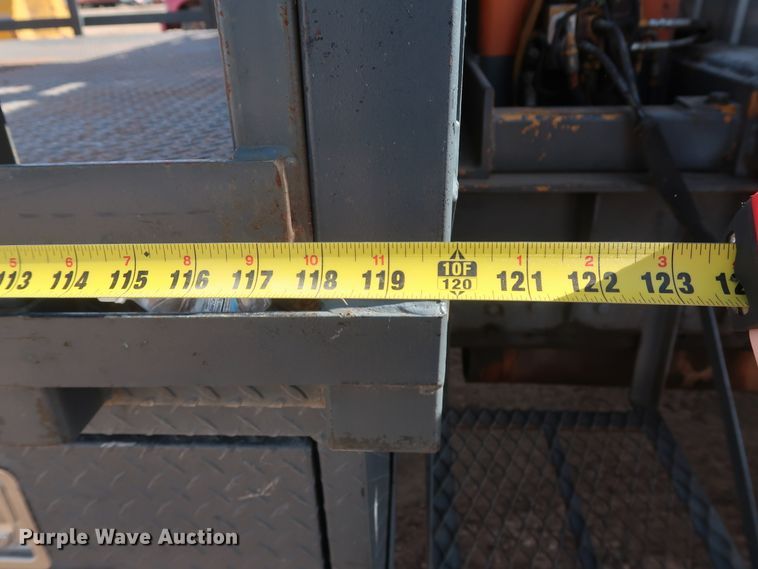 image for item GD9932 1997 Ford F800 bucket truck