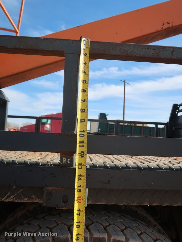 image for item GD9932 1997 Ford F800 bucket truck