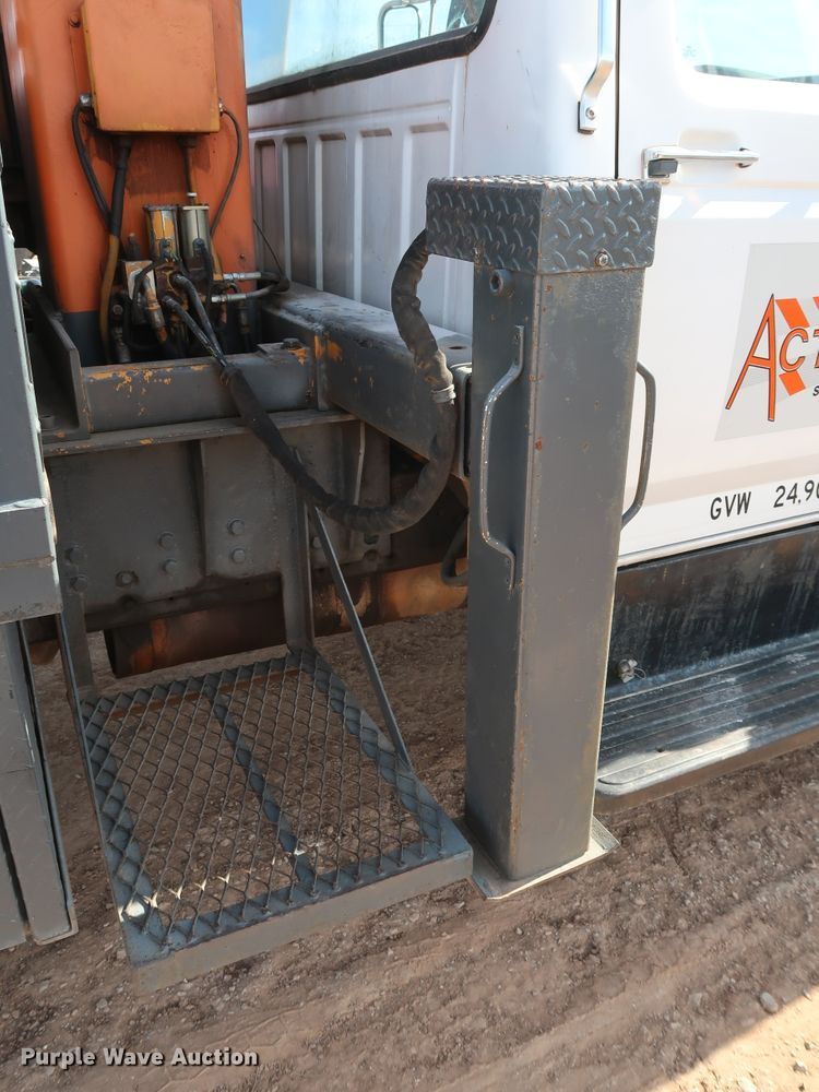 image for item GD9932 1997 Ford F800 bucket truck