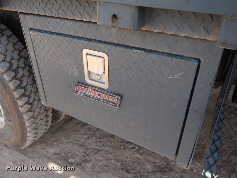 image for item GD9932 1997 Ford F800 bucket truck