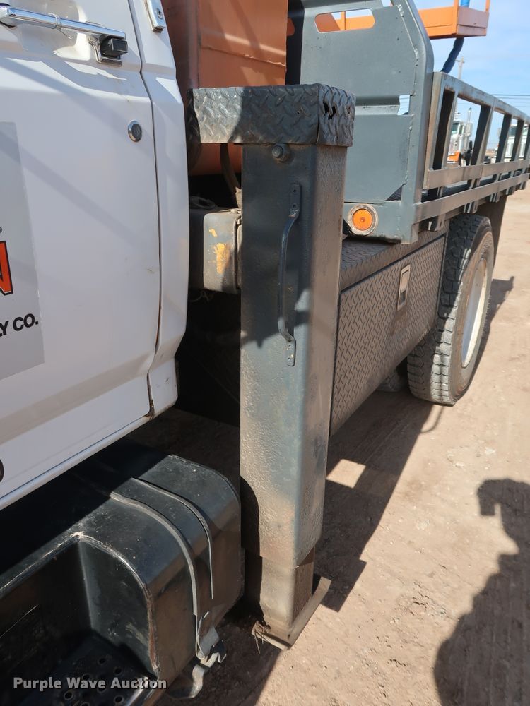 image for item GD9932 1997 Ford F800 bucket truck