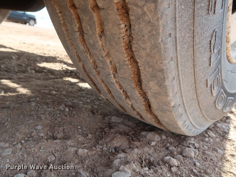 image for item GD9932 1997 Ford F800 bucket truck