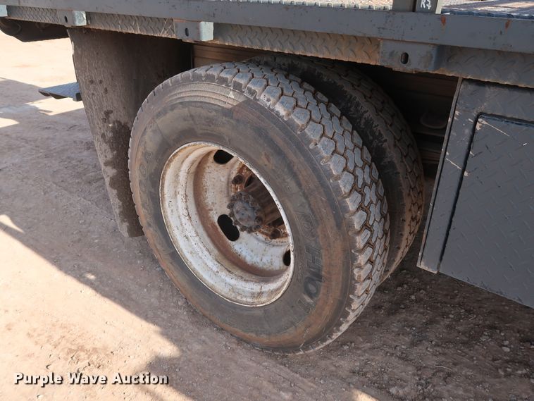 image for item GD9932 1997 Ford F800 bucket truck