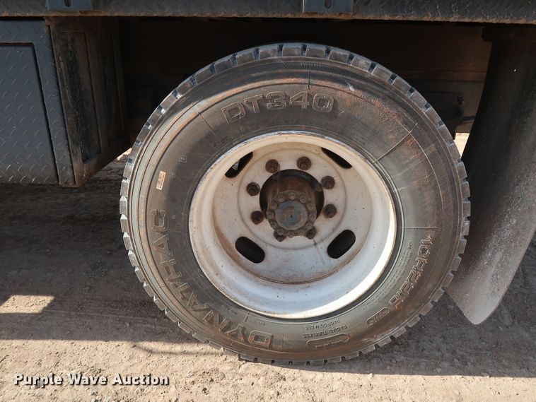 image for item GD9932 1997 Ford F800 bucket truck