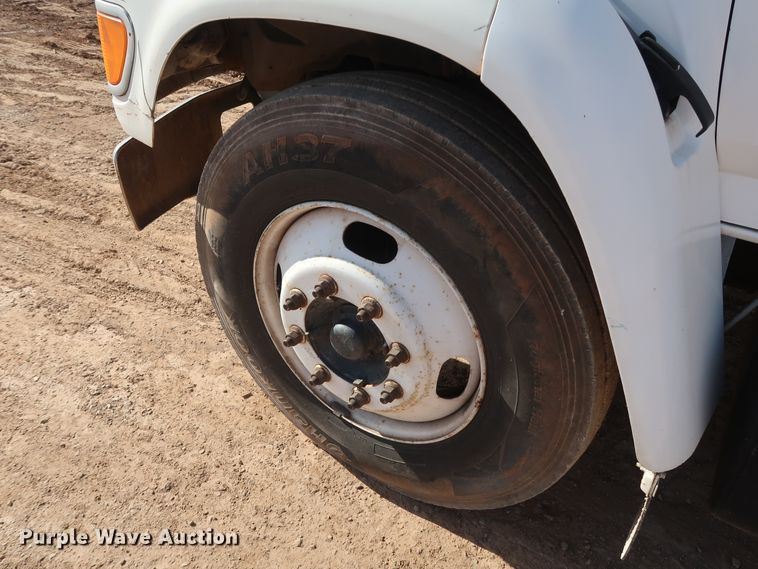 image for item GD9932 1997 Ford F800 bucket truck