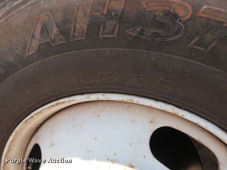 image for item GD9932 1997 Ford F800 bucket truck