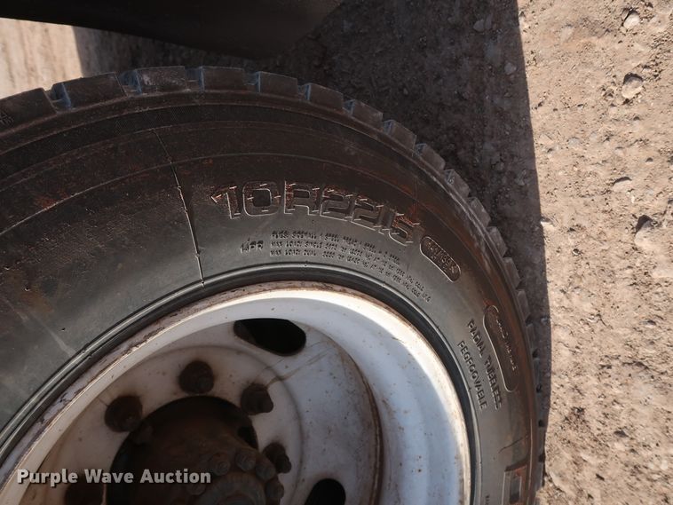 image for item GD9932 1997 Ford F800 bucket truck