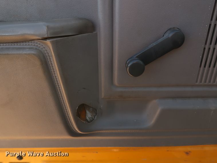 image for item GD9932 1997 Ford F800 bucket truck