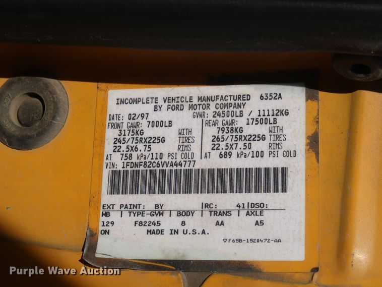 image for item GD9932 1997 Ford F800 bucket truck