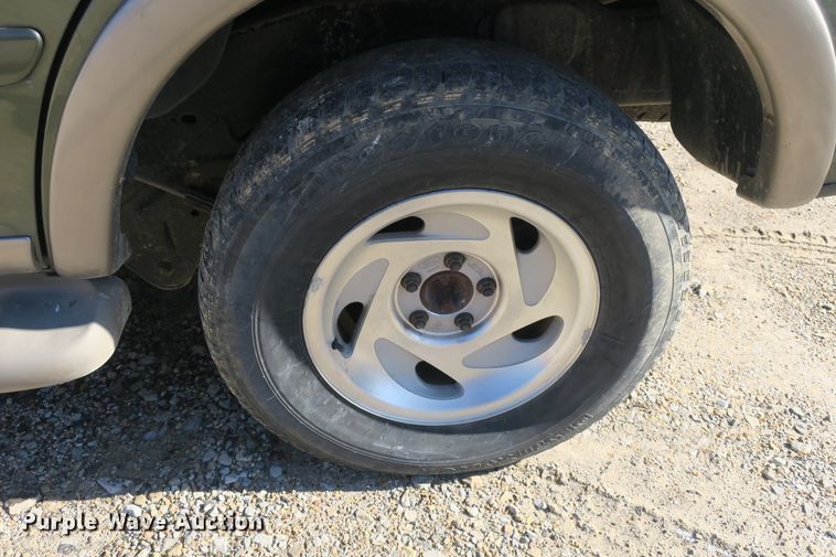 image for item DB10055 2001 Ford Expedition SUV