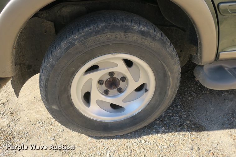 image for item DB10055 2001 Ford Expedition SUV