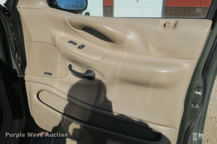 image for item DB10055 2001 Ford Expedition SUV