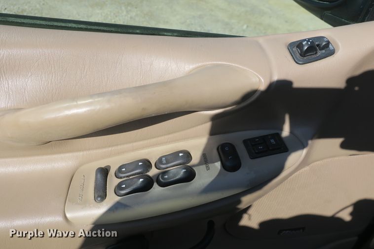 image for item DB10055 2001 Ford Expedition SUV