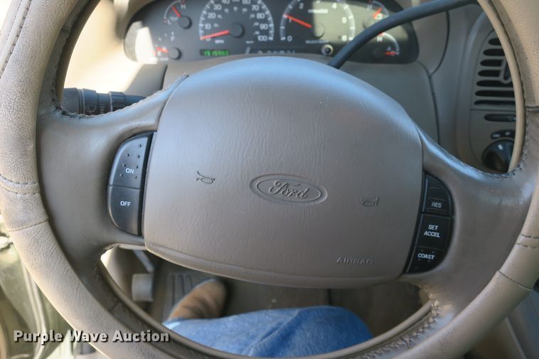 image for item DB10055 2001 Ford Expedition SUV