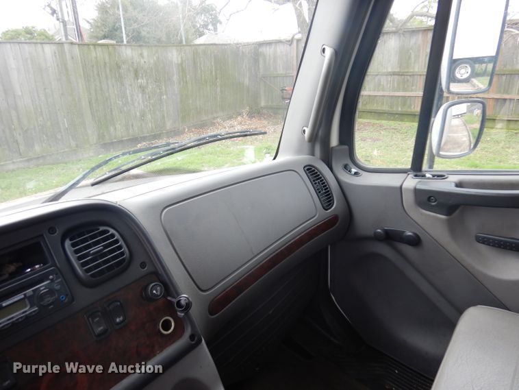 image for item DD3035 2012 Freightliner M2 106 box truck