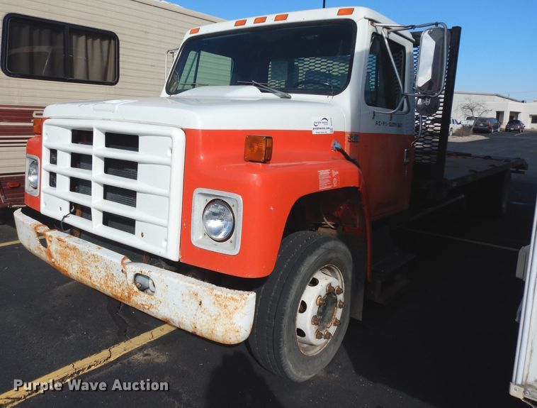 image for item DE4310 1988 International S1600 flatbed truck