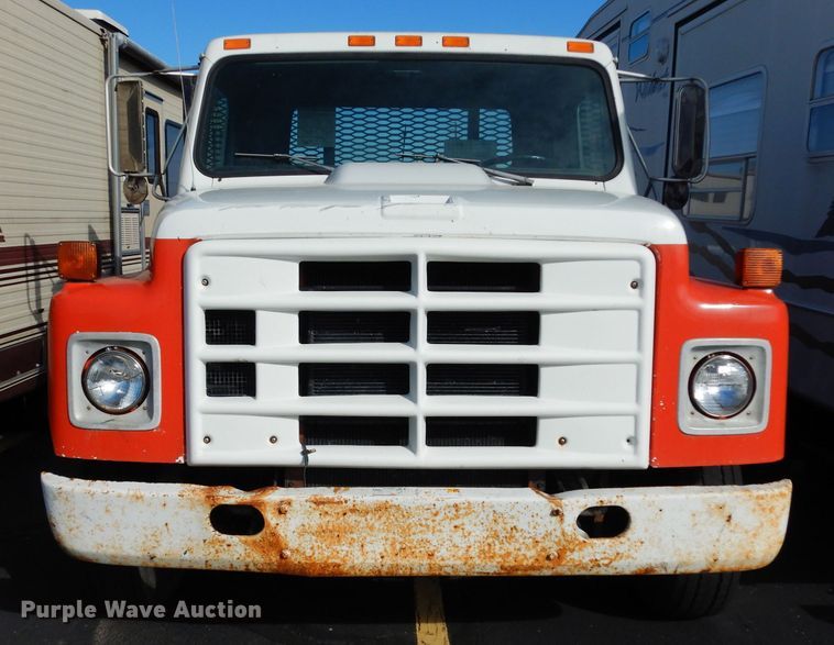 image for item DE4310 1988 International S1600 flatbed truck