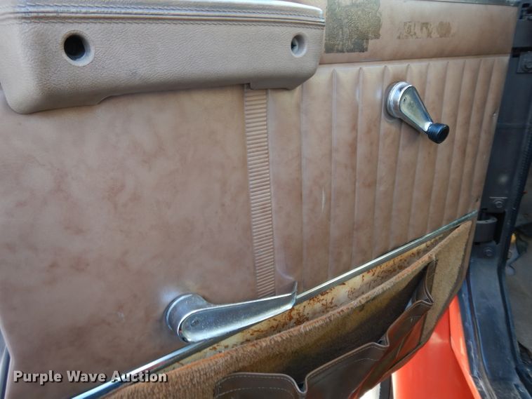 image for item DE4310 1988 International S1600 flatbed truck