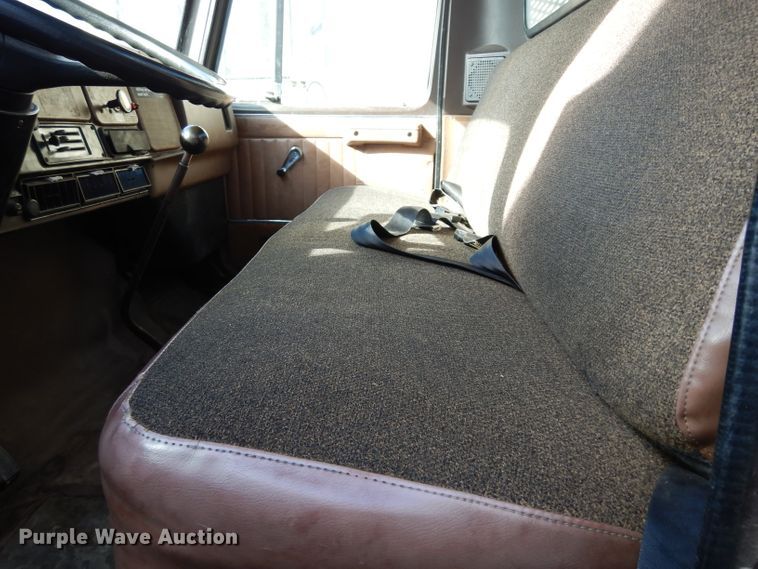 image for item DE4310 1988 International S1600 flatbed truck