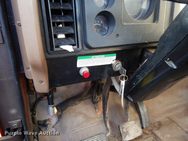 image for item DE4310 1988 International S1600 flatbed truck