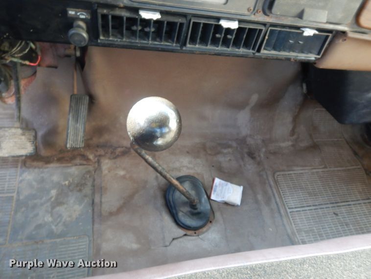 image for item DE4310 1988 International S1600 flatbed truck