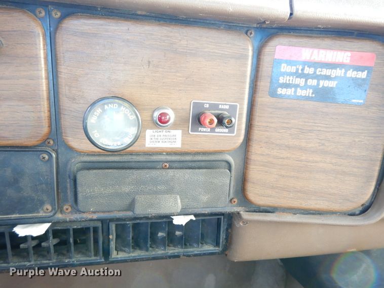 image for item DE4310 1988 International S1600 flatbed truck