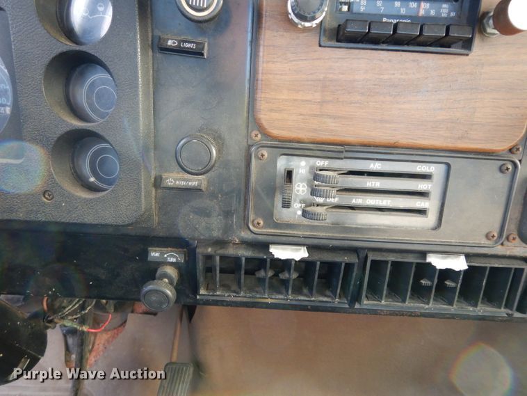 image for item DE4310 1988 International S1600 flatbed truck