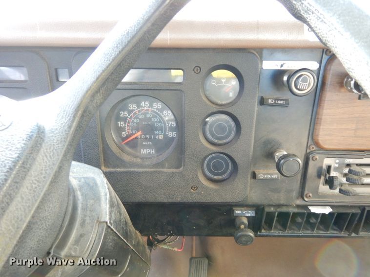 image for item DE4310 1988 International S1600 flatbed truck