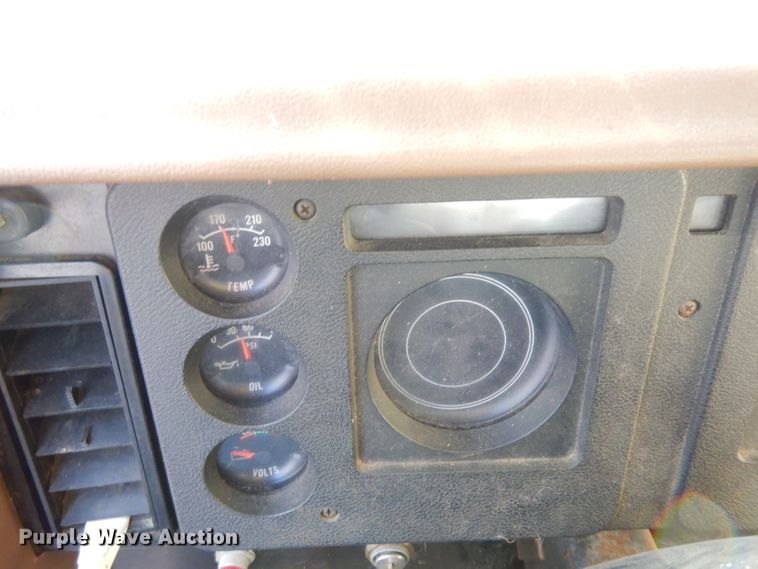 image for item DE4310 1988 International S1600 flatbed truck